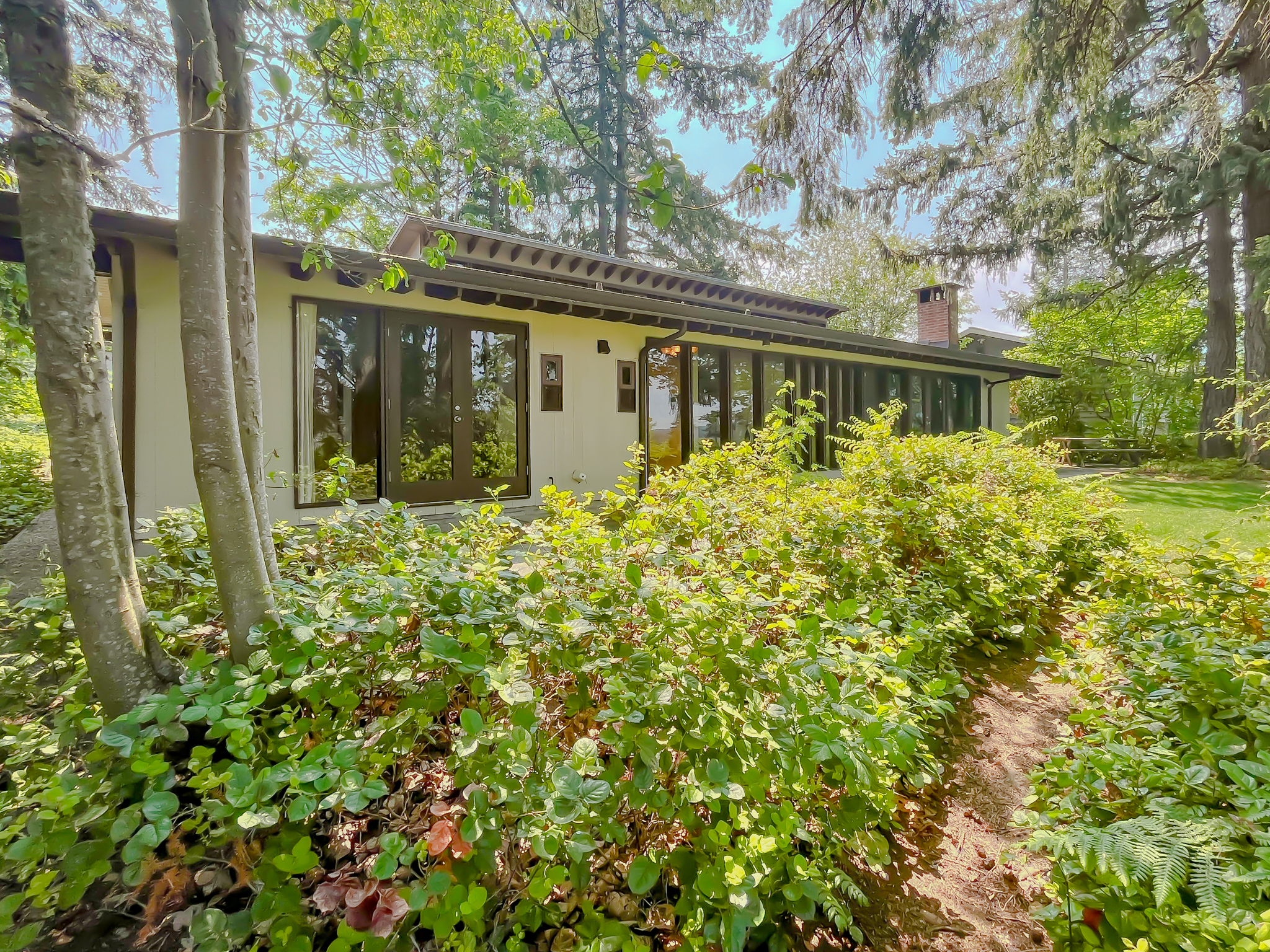 6344 NE 159th St, Kenmore, WA 98028 – Exquisite Mid-Century Home on the Inglewood Golf Club in Kenmore – $3,600/month